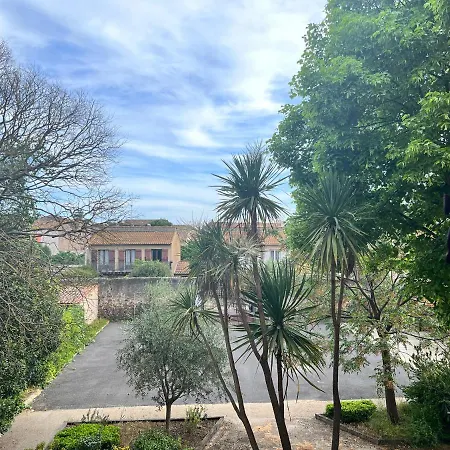 Cote Jardin Est Un Spacieux Et Lumineux T3, Entierement Renove, A 2 Pas De L'herault Et A 10min Du Bord De Proche Du Centre Historique Et Du Fabuleux Chateau Laurens, Vous Apprecierez Le Calme De Sa Belle Terrasse Et La Vue Superbe Sur Le Jardin Lägenhet