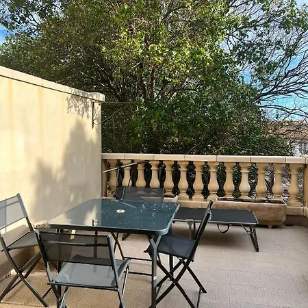 Cote Jardin Est Un Spacieux Et Lumineux T3, Entierement Renove, A 2 Pas De L'herault Et A 10min Du Bord De Proche Du Centre Historique Et Du Fabuleux Chateau Laurens, Vous Apprecierez Le Calme De Sa Belle Terrasse Et La Vue Superbe Sur Le Jardin * Agde